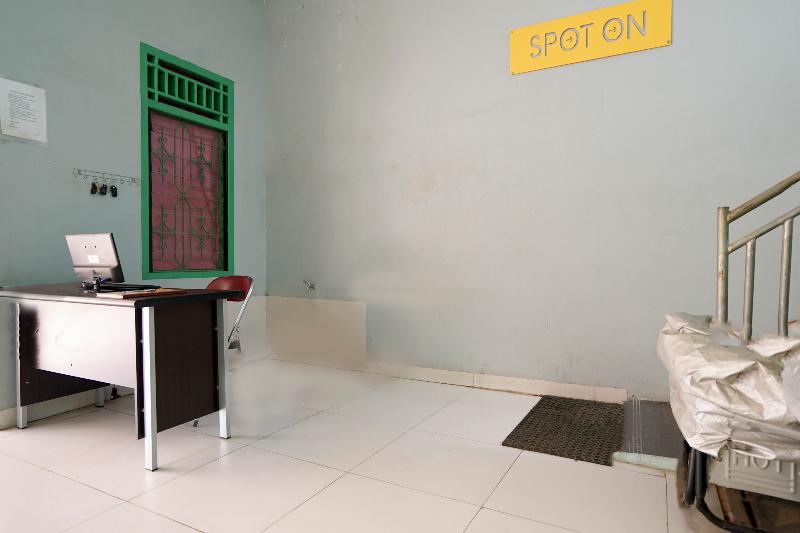 هتل Spot On 2738 818 Home Stay