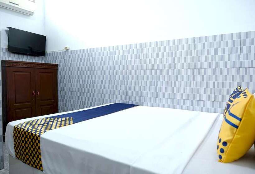 هتل Spot On 2766 Kezia Kost