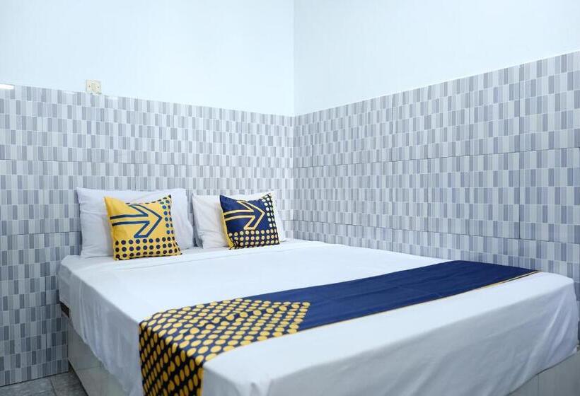 هتل Spot On 2766 Kezia Kost