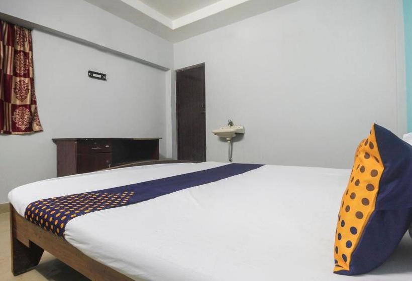 בית מלון כפרי Spot On Raahila Mansion