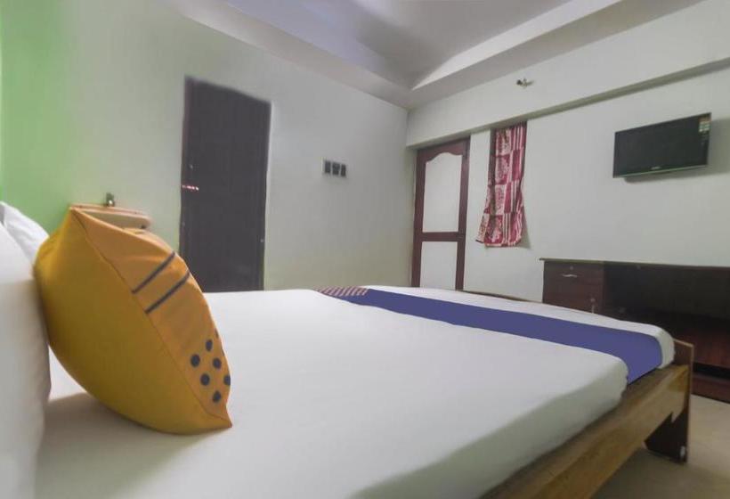 בית מלון כפרי Spot On Raahila Mansion