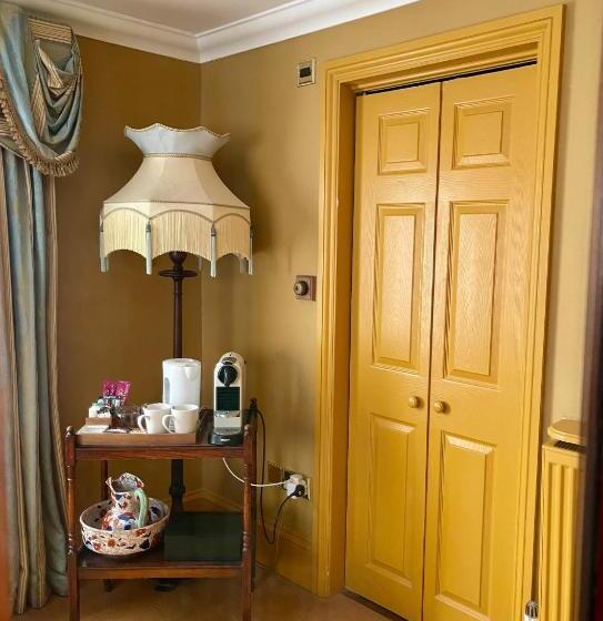 تختخواب و صبحانه Ebenezer S Place