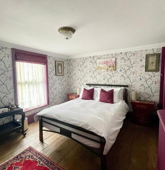 تختخواب و صبحانه Ebenezer S Place