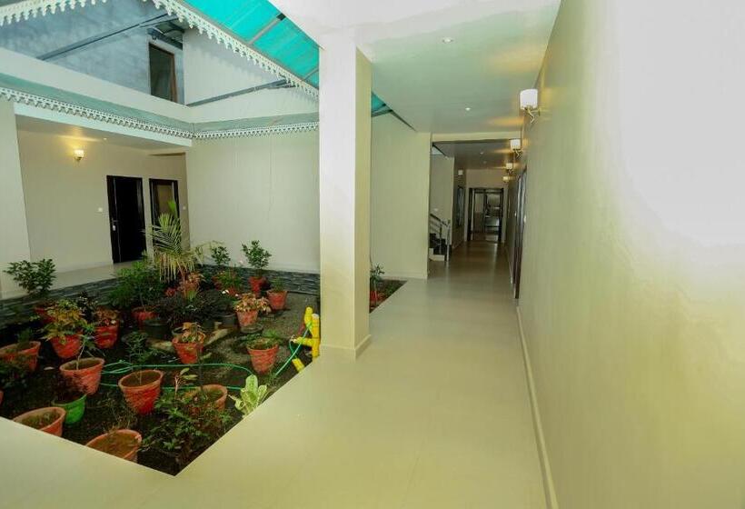 فندق Ceecee Grand Resort