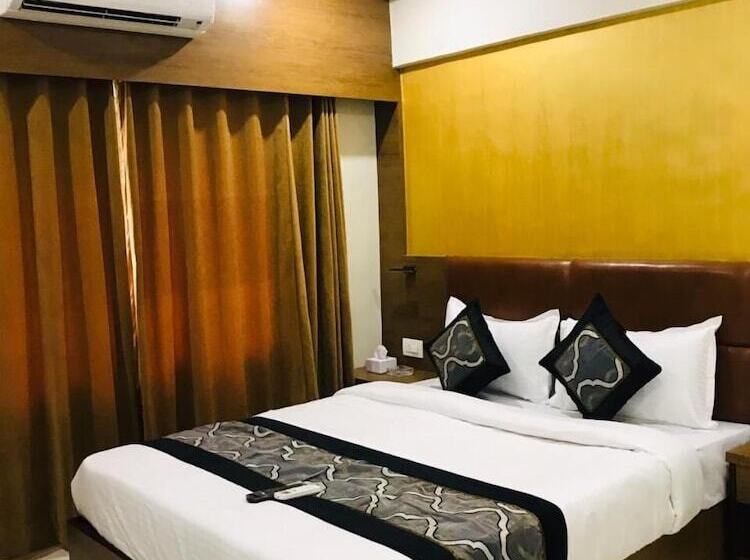 Hotel Crystal Luxury Inn Bandra