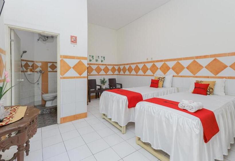 Отель Reddoorz Syariah At Mojosari