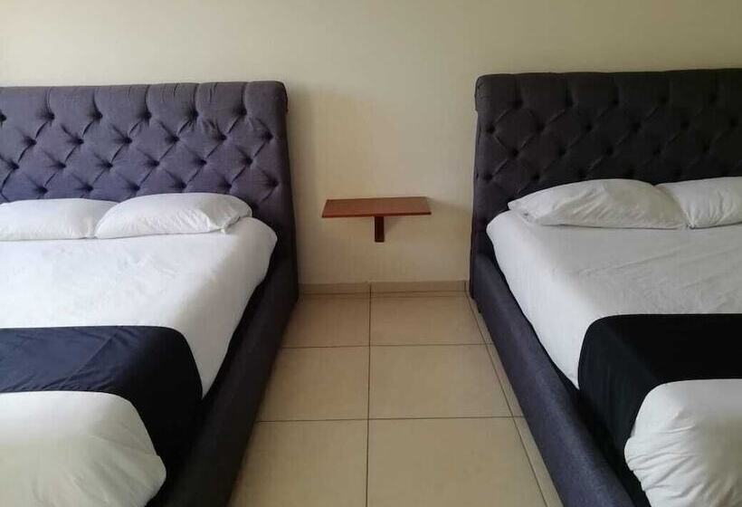 هتل Suites Del Pozo