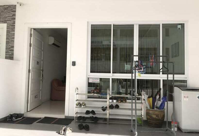 בית מלון כפרי Island Hostel