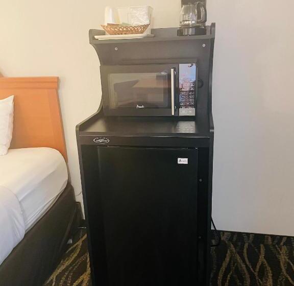 هتل America S Best Value Inn Sandpoint