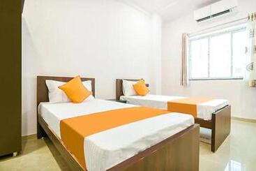 هتل Oyo 49945 Aloha Service Apartment