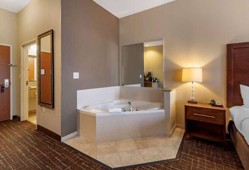 호텔 Comfort Inn & Suites Shawnee North Near I40