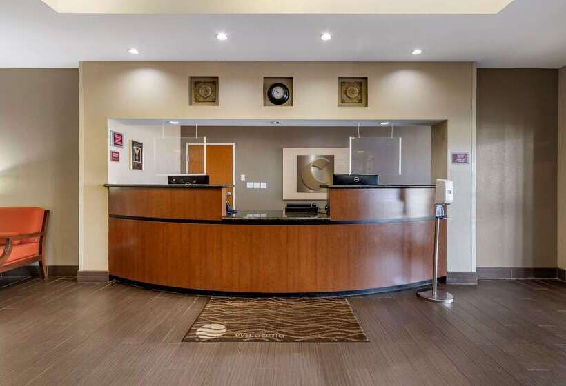 호텔 Comfort Inn & Suites Shawnee North Near I40