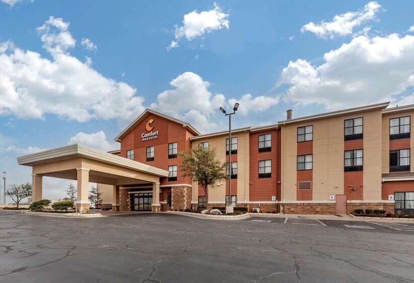호텔 Comfort Inn & Suites Shawnee North Near I40