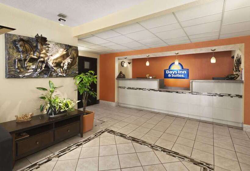 Отель Days Inn & Suites By Wyndham Stevens Point