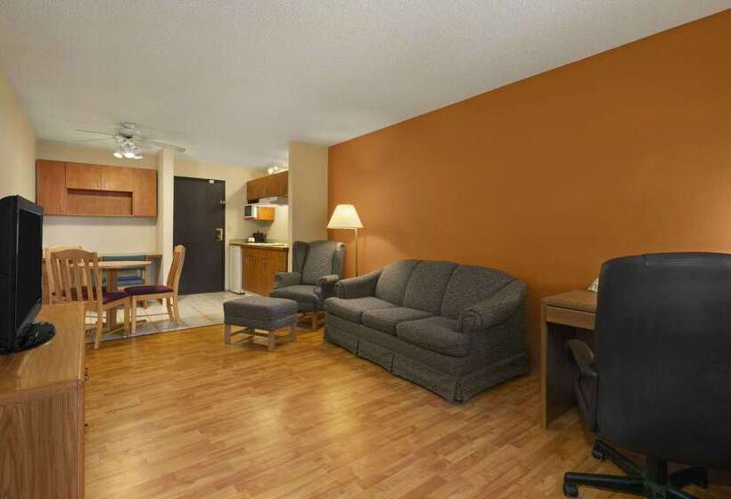 酒店 Days Inn & Suites By Wyndham Stevens Point