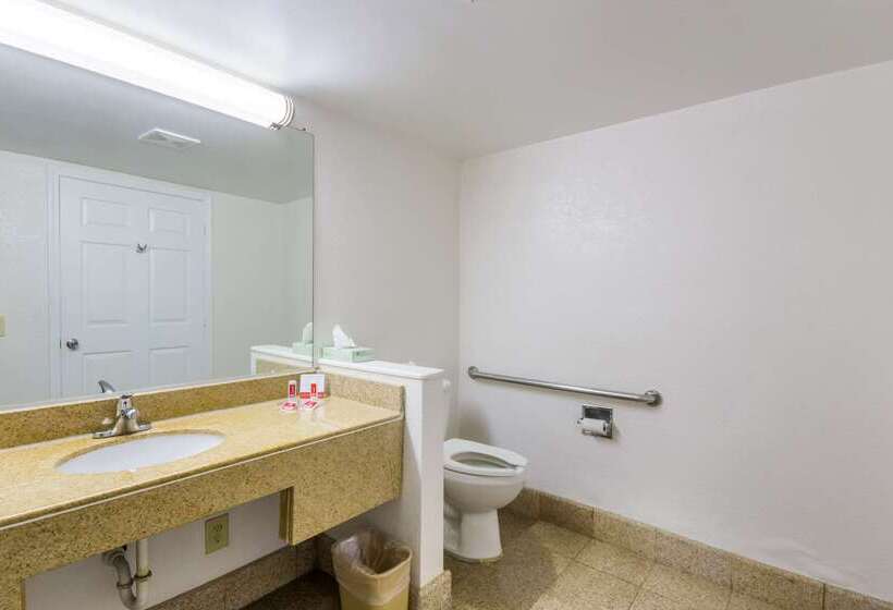 هتل Econo Lodge Little Creek