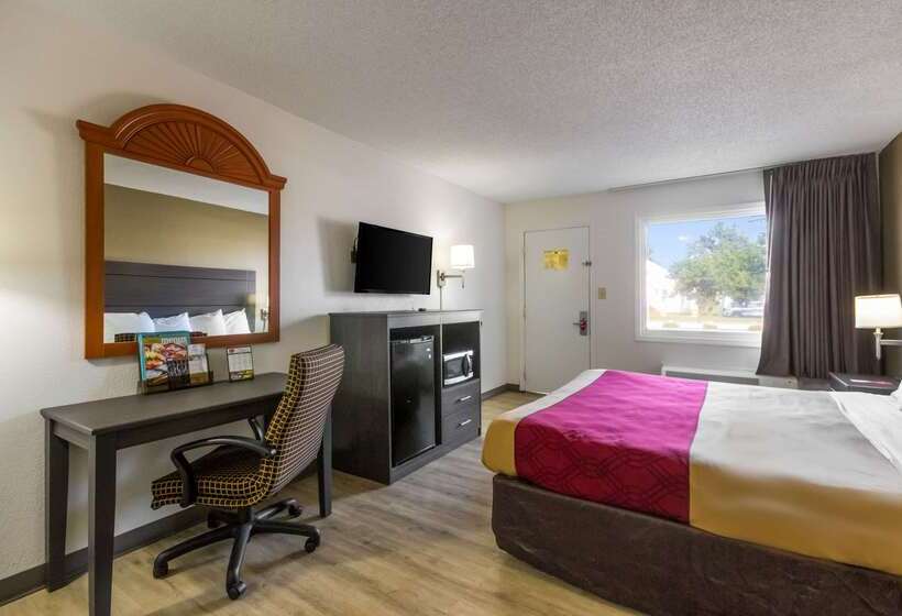 هتل Econo Lodge Little Creek