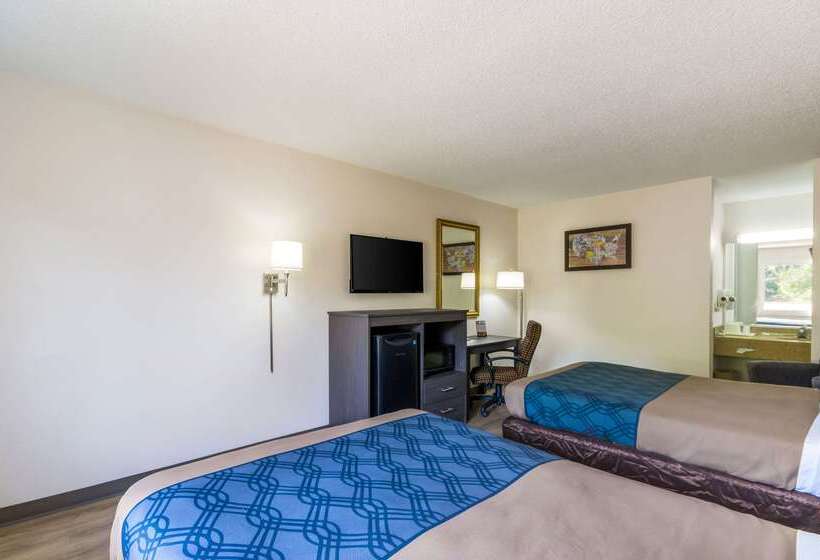 هتل Econo Lodge Little Creek