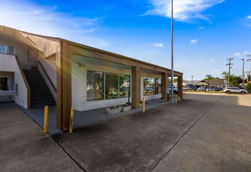 هتل Econo Lodge Little Creek