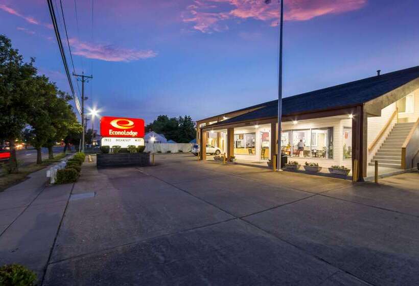 هتل Econo Lodge Little Creek