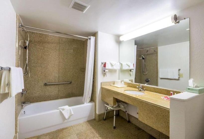 هتل Econo Lodge Little Creek