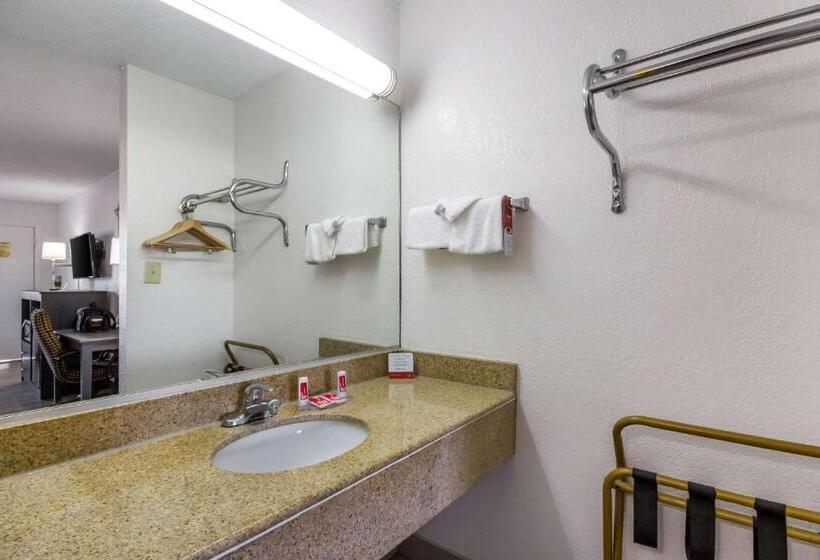 هتل Econo Lodge Little Creek