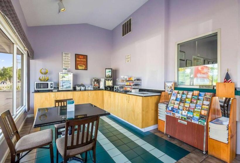 هتل Econo Lodge Little Creek