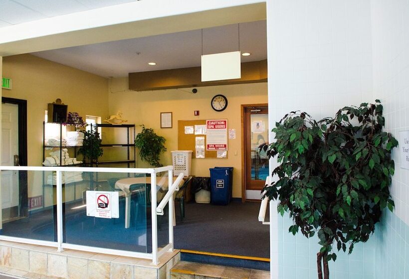 هتل Fairbridge Inn & Suites