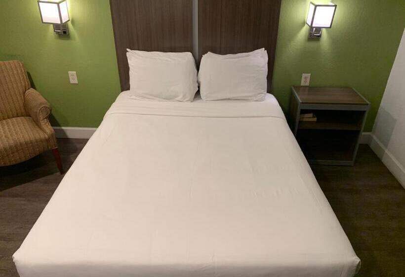 هتل Gilroy Inn
