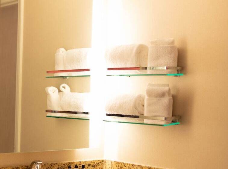 هتل Hawthorn Suites By Wyndham Erie