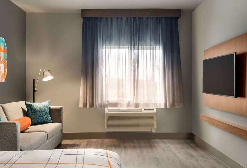 Отель La Quinta Inn & Suites By Wyndham Springfield
