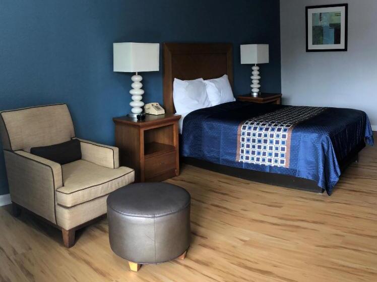 هتل Relax Inn Savannah