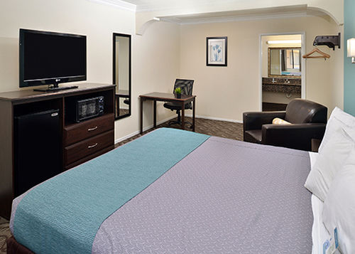 هتل Rodeway Inn & Suites