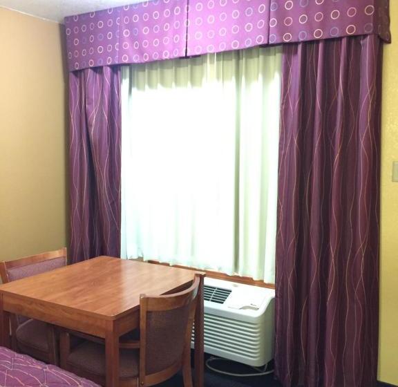 בית מלון כפרי Royal Inn Pearsall