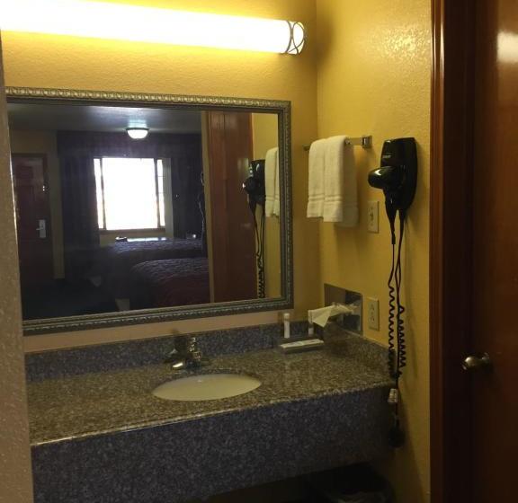 בית מלון כפרי Royal Inn Pearsall