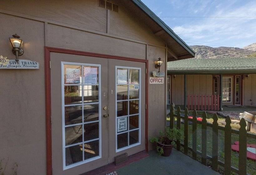 هتل The River Inn
