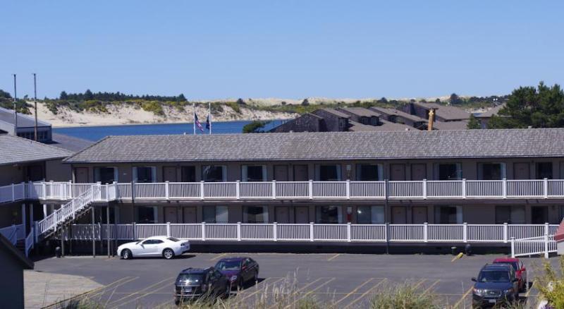 汽车旅馆  River House Inn, A Baymont By Wyndham