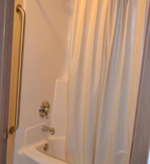 فندق على الطريق Sky Lodge Inn & Suites  Delavan