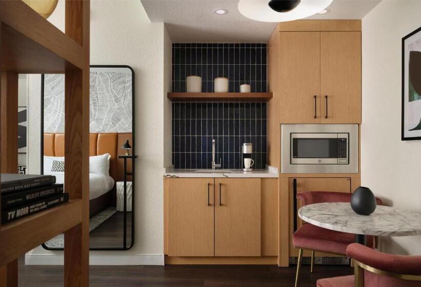 Burton House, Beverly Hills, A Tribute Portfolio Hotel