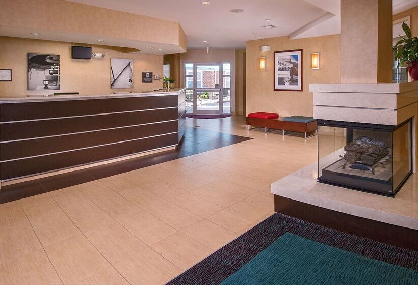 اقامتگاه Sonesta Es Suites Charlottesville University