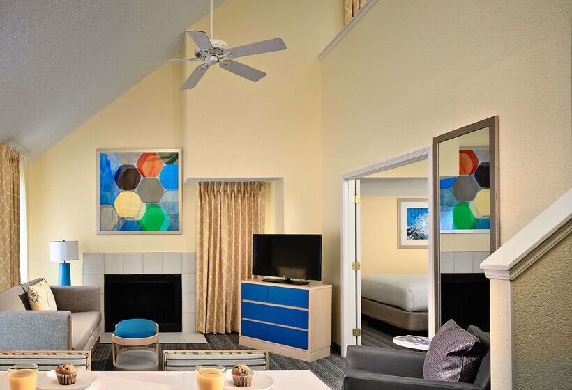 اقامتگاه Sonesta Es Suites Cleveland Airport