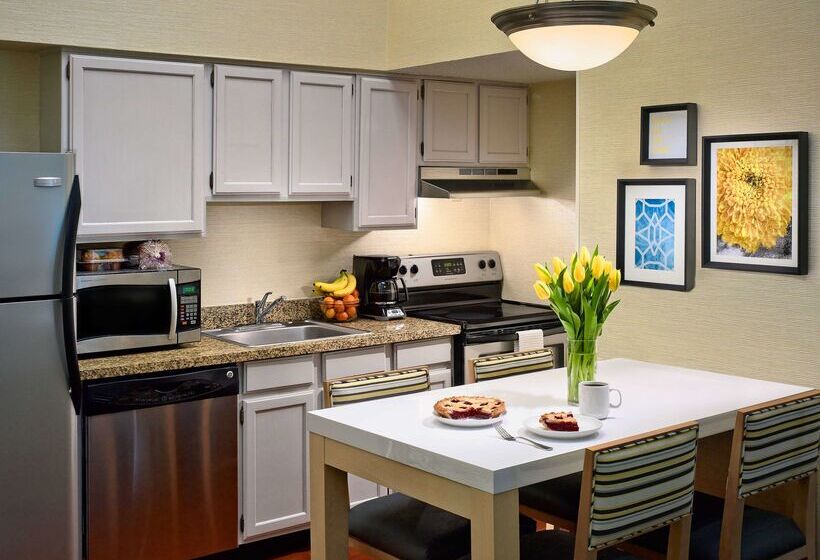 اقامتگاه Sonesta Es Suites Cleveland Airport