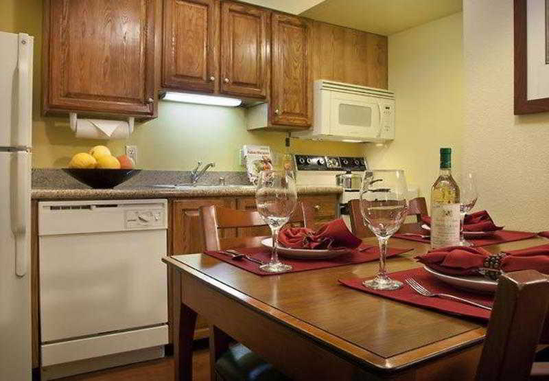 اقامتگاه Sonesta Es Suites Portland Vancouver Parkway