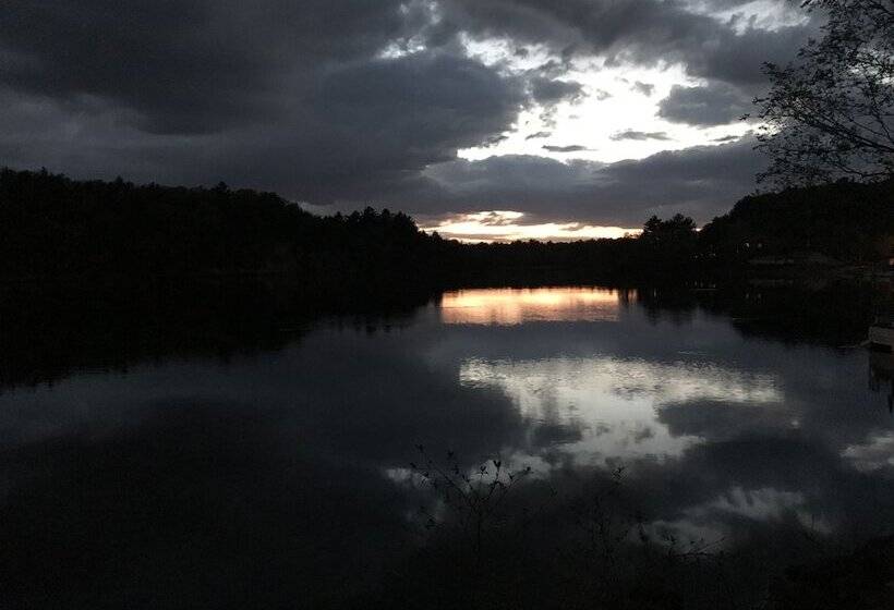 The Vue Boutique Hotel & Boathouse