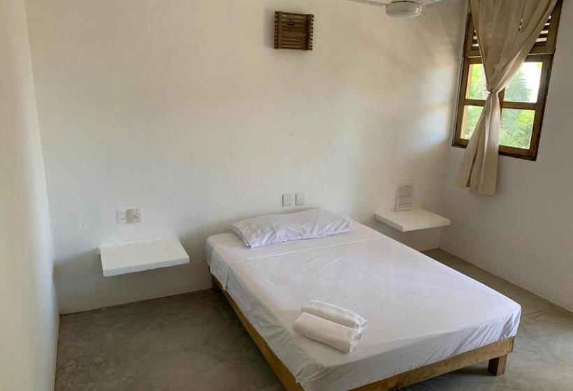 هاستل Valhalla Beach House