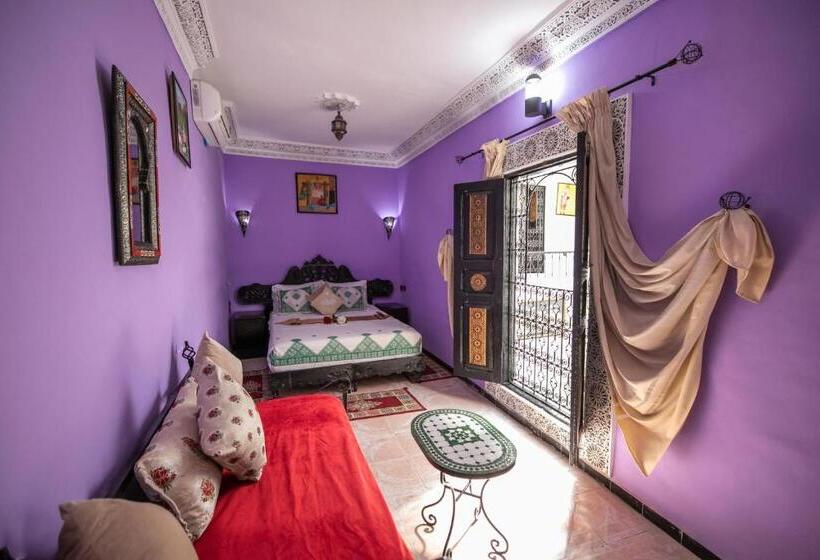 تختخواب و صبحانه Dar El Aamouri