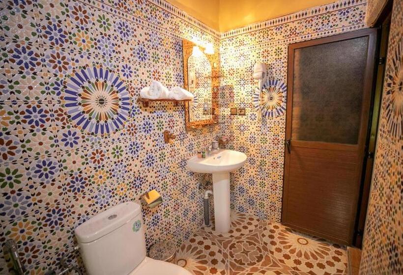 تختخواب و صبحانه Dar El Aamouri