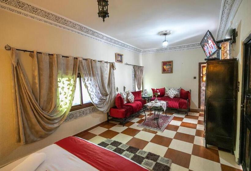 تختخواب و صبحانه Dar El Aamouri