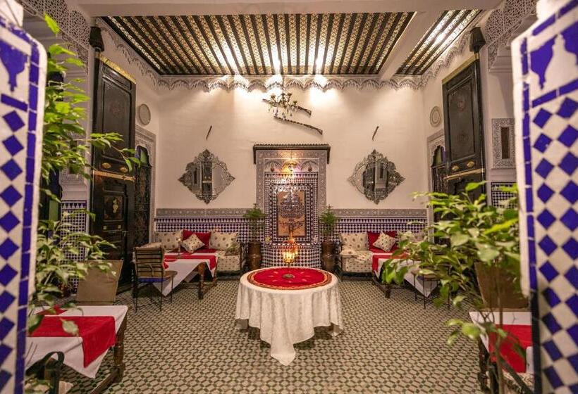 تختخواب و صبحانه Dar El Aamouri