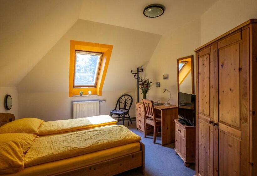 مبيت وإفطار Gästehaus Pointner